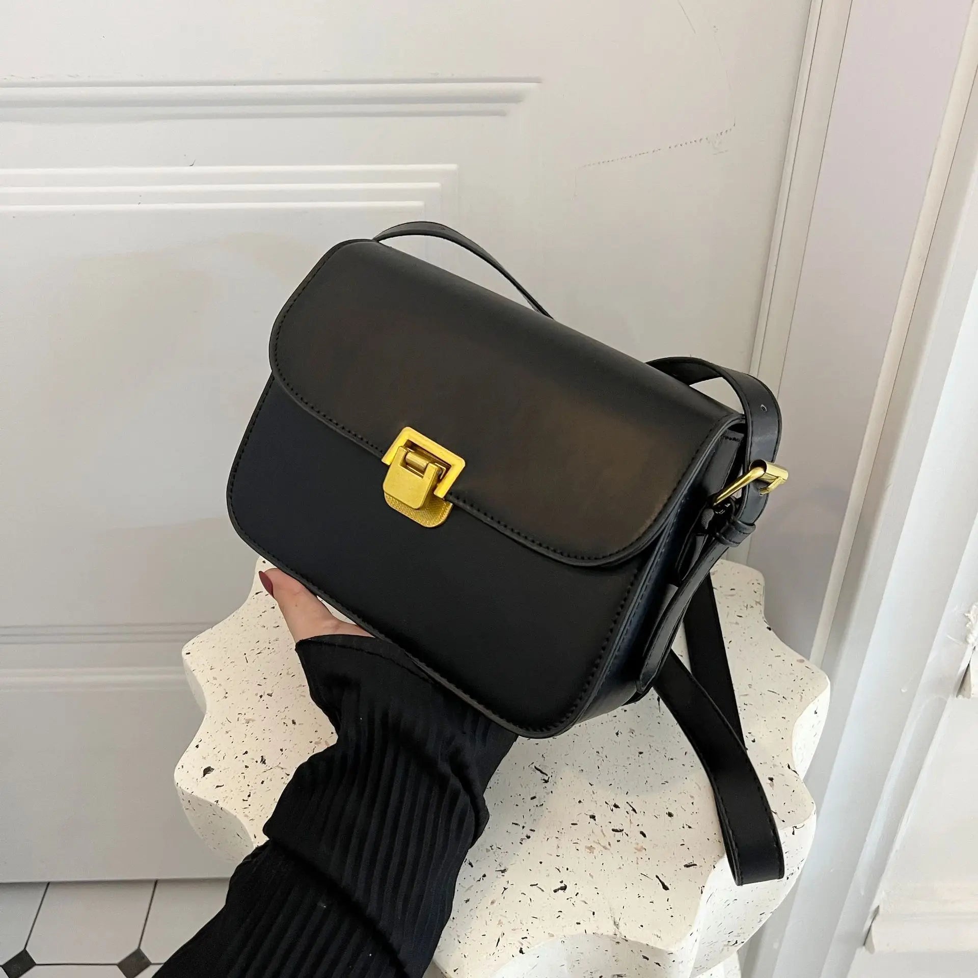 Elegant Black Leather Crossbody Bag for Women – Stylish Square Design with Adjustable Strap 0