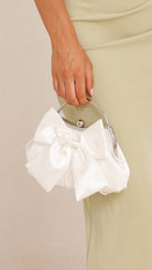 Elegant Silver Clutch Bag with Detachable Chain Strap and Bow Detail – Stylish Evening Purse 1