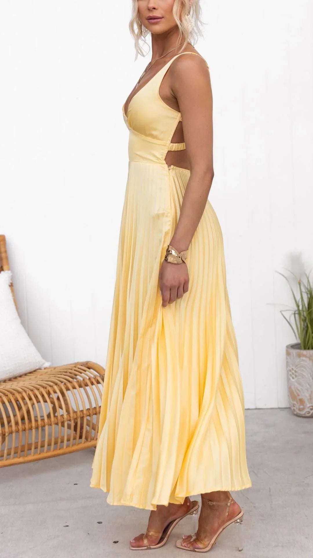 Elegant Yellow Pleated V-Neck Maxi Dress with Adjustable Straps - Formal Summer Dress for Special Occasions 2