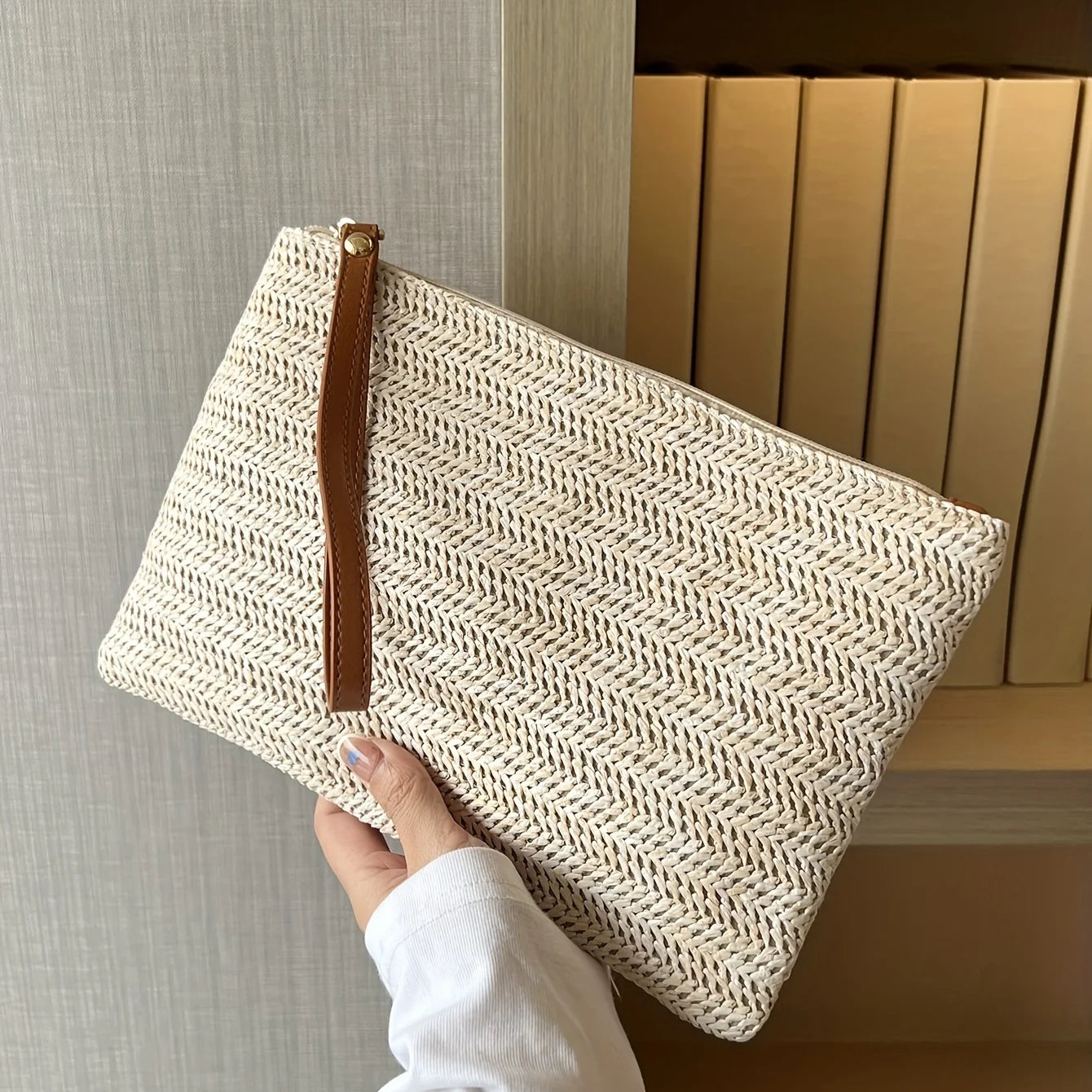Stylish Straw Woven Clutch Bag for Women with Zipper Closure – Trendy Braided Purse for Casual Outings and Travel 5
