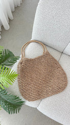 Tan Straw Summer Tote Bag with Zipper Closure and Inner Compartments – Stylish Beach Bag for Everyday Use 5