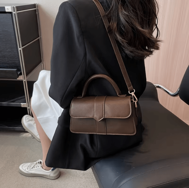 Vintage Shoulder Bag in PU Leather with Adjustable Strap – Compact Retro Handbag for Everyday Use 3