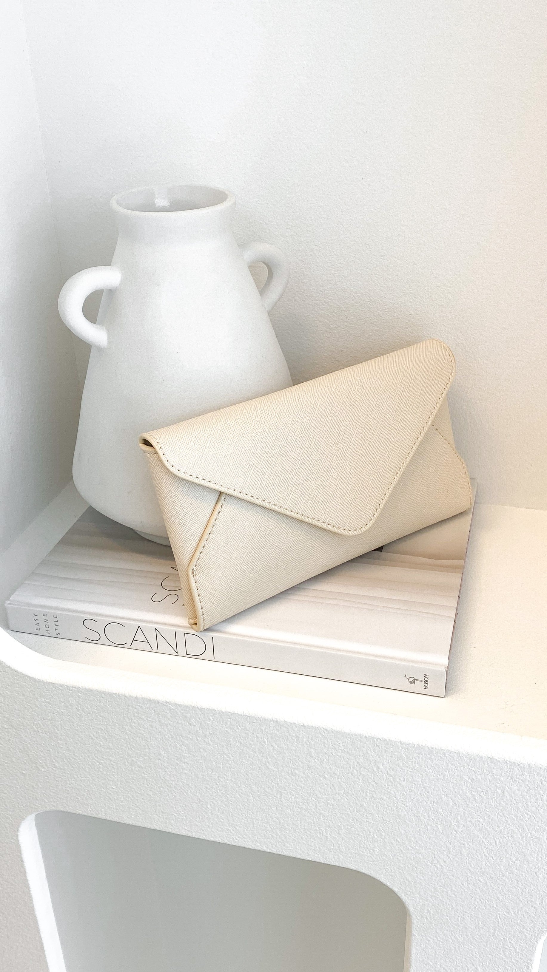 Chic Vegan Leather Crossbody Bag for Women with Chain Strap and Magnetic Closure - Spacious and Stylish 5