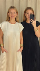 Elegant Black Maxi Dress with Cap Sleeves – Flattering Pleated Design for Women, Perfect for Any Occasion 2