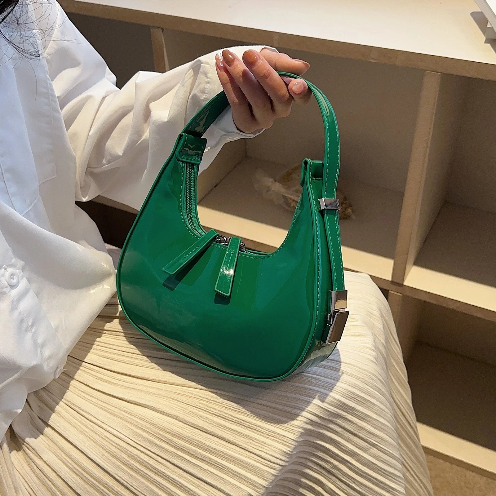 Elegant Leather Hobo Bag with Spacious Design for Everyday Use - Stylish, Durable, and Versatile Handbag 12