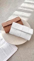 Woven Crossbody Bag for Women with Magnetic Closure and Three Compartments – Stylish White Everyday Accessory 1