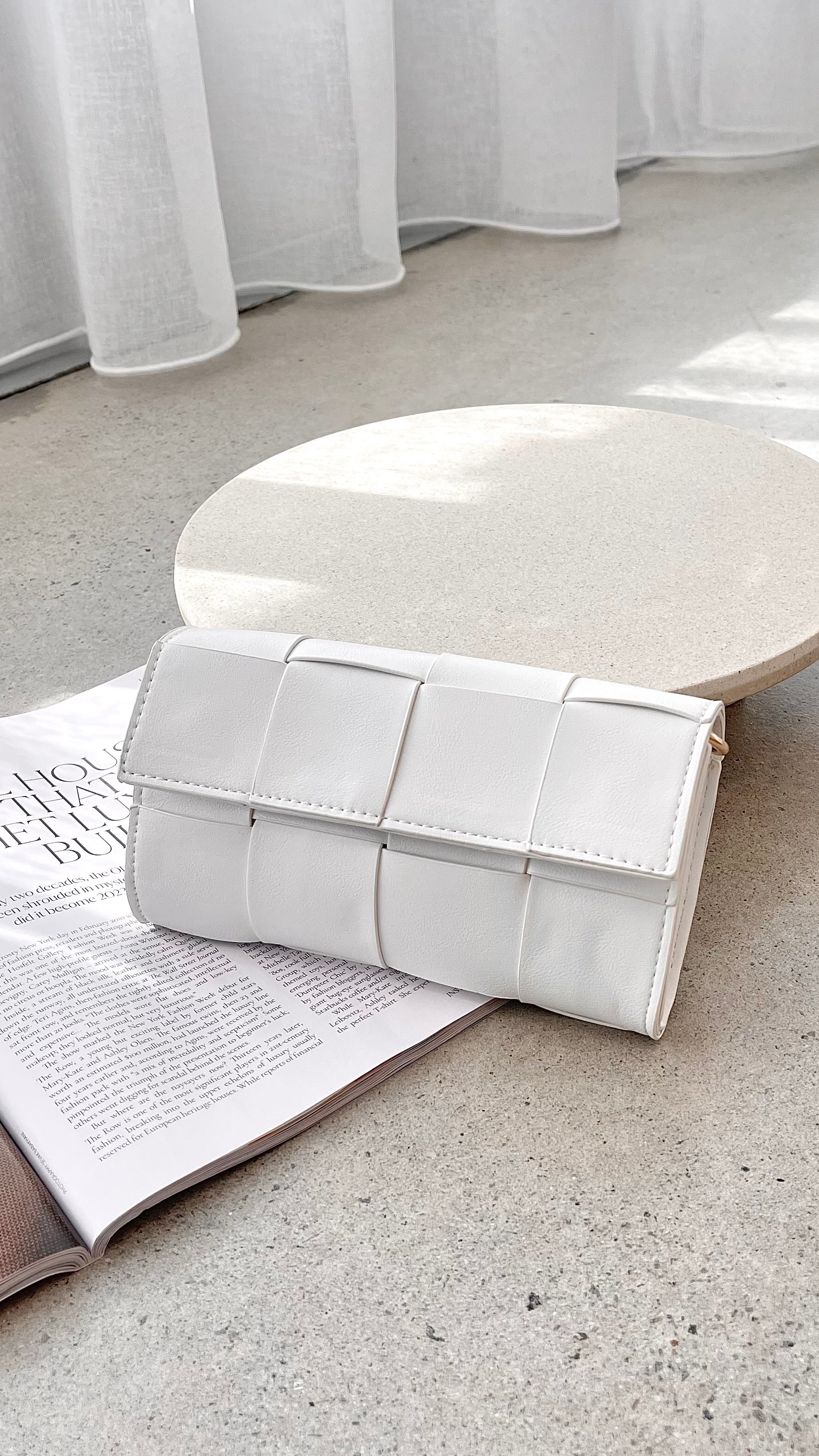 Woven Crossbody Bag for Women with Magnetic Closure and Three Compartments – Stylish White Everyday Accessory 2